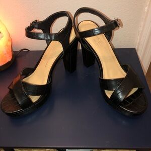 Like New -Woman’s Black Sandal by Chinese Laundry